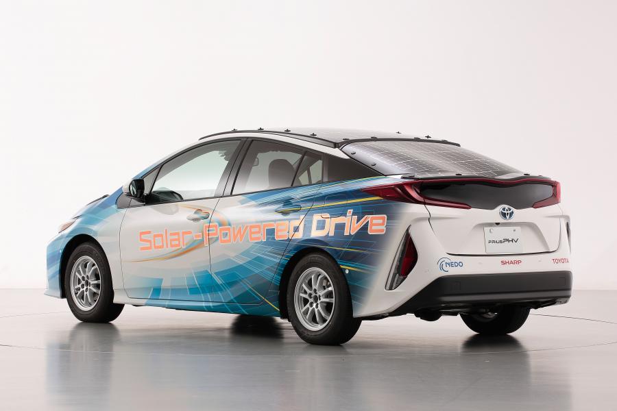  Toyota Prius PHV Solar-Powered Drive by Sharp 2019 года  (фото 7 из 13)
